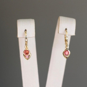 Brinco argolinha articulada coração rosa + zirconia