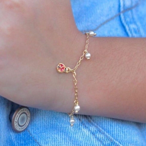 Pulseira joaninha resinada com perolas