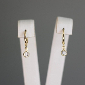 Brinco argolinha articulada com zirconia cristal