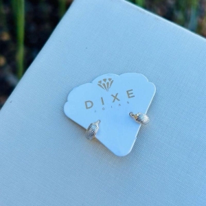 Argolinha P com aplique de ródio branco 8 mm