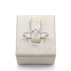 Anel Solitário Coração Caixa Alta