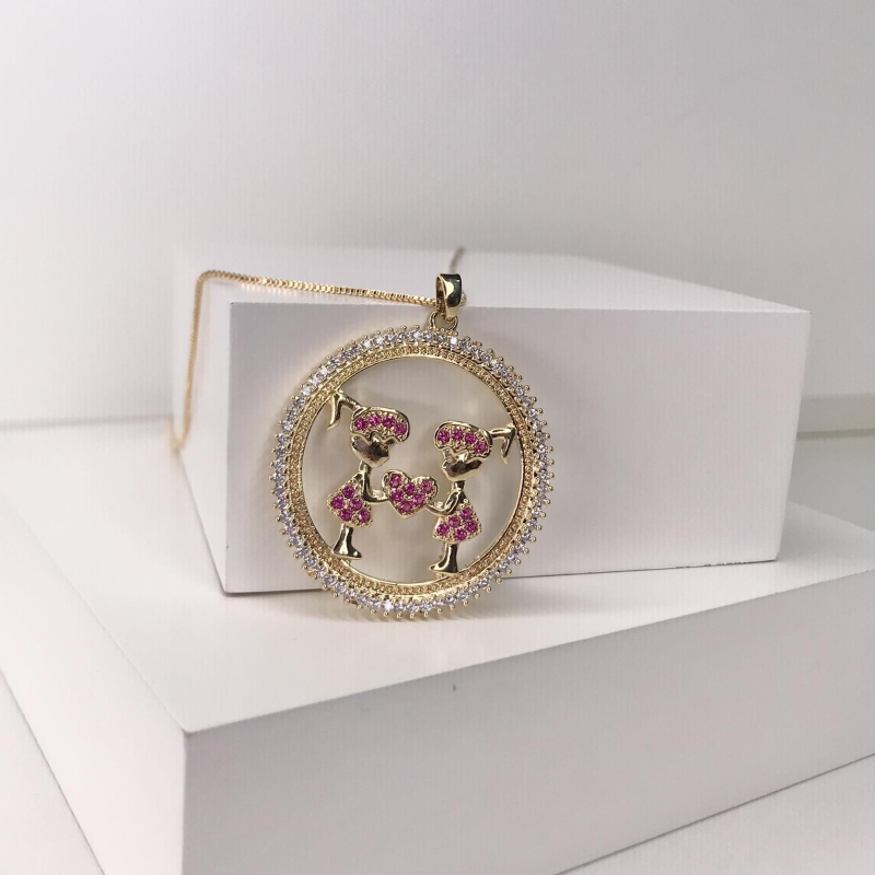 Colar Mandala com 2  Meninas Cravejada Rosa/Cristal