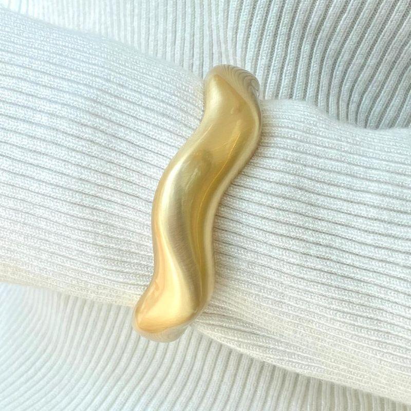 Bracelete liso escovado torto